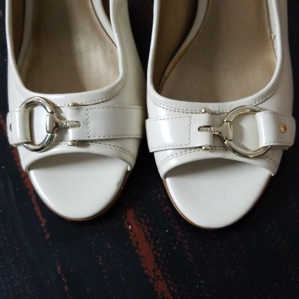 Never worn Anne Klein Peep Toes/Cream/7M/Closeout - Picture 3 of 6